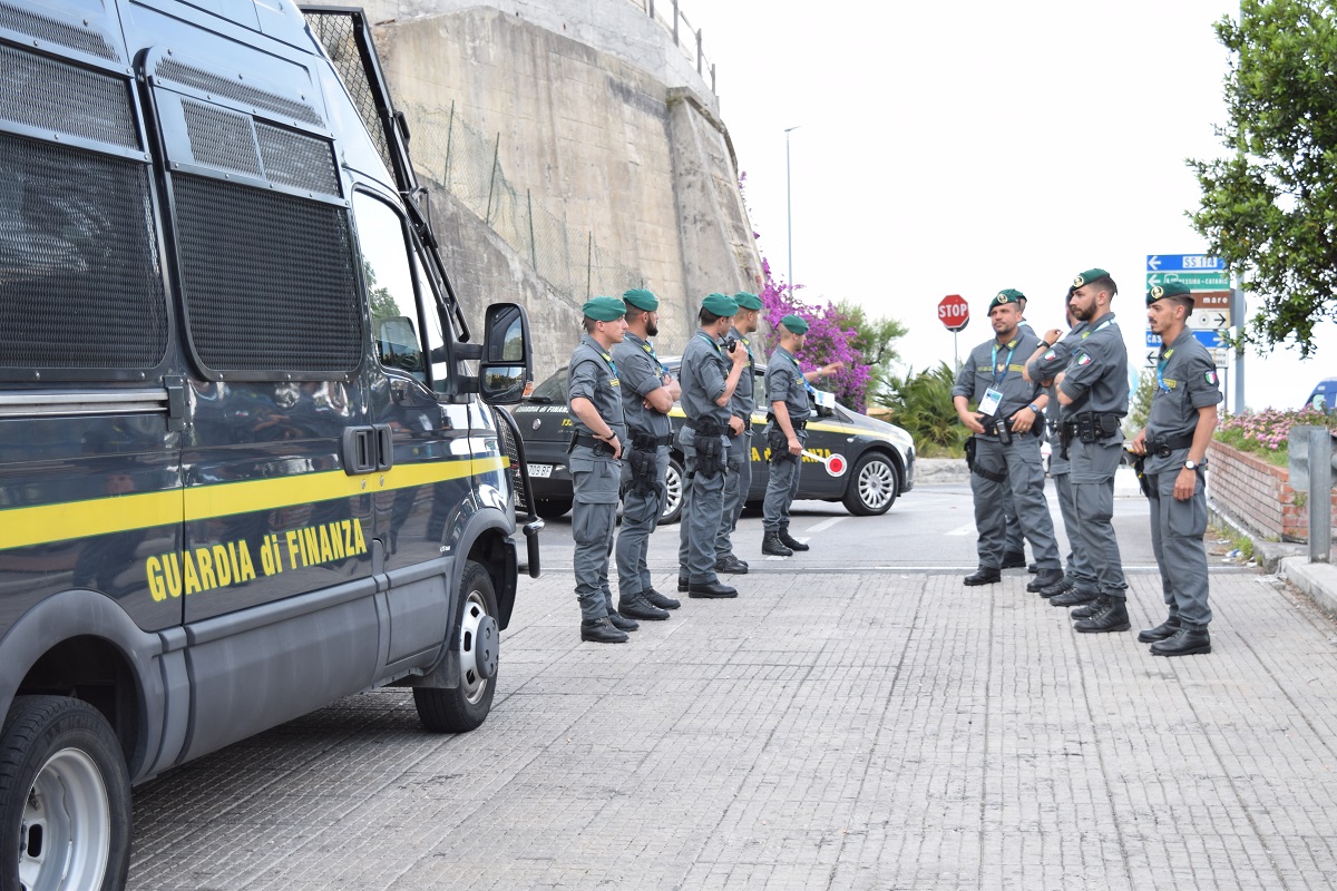 G7, attivisti napoletani pericolosi bloccati in Calabria