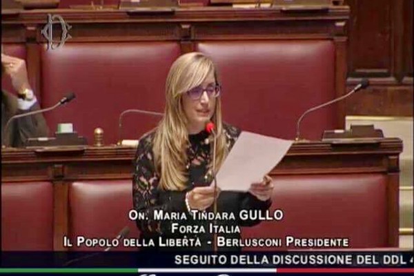 Scuola di Vulcano, il "caso" approda in Parlamento