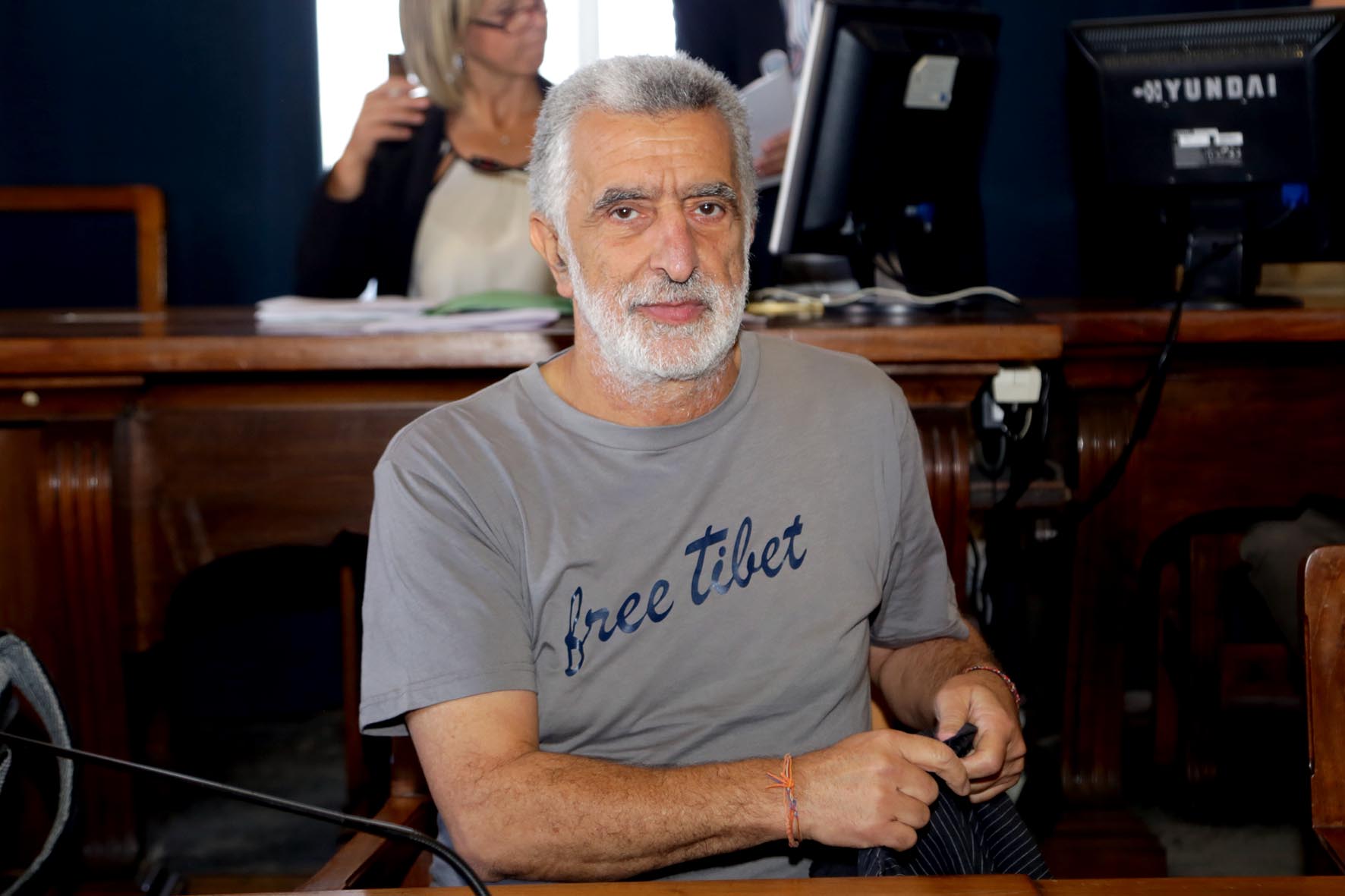 Caro Accorinti riferisci all'Amam che non ci interessano le mancette