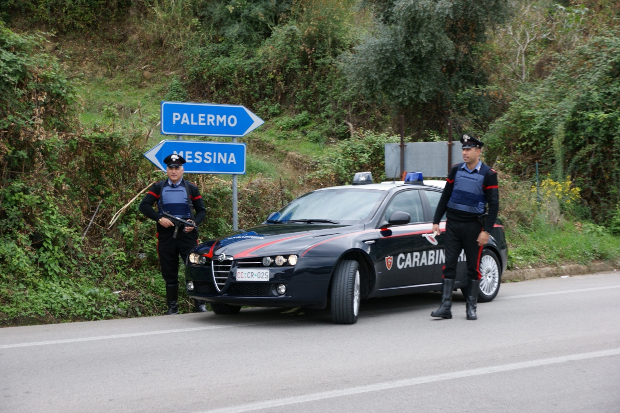 Rissa dentro e fuori il ristorante, tre arresti a Ficarra