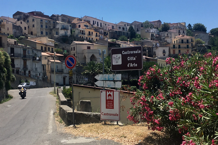 Incidente stradale, 70enne muore nel Messinese