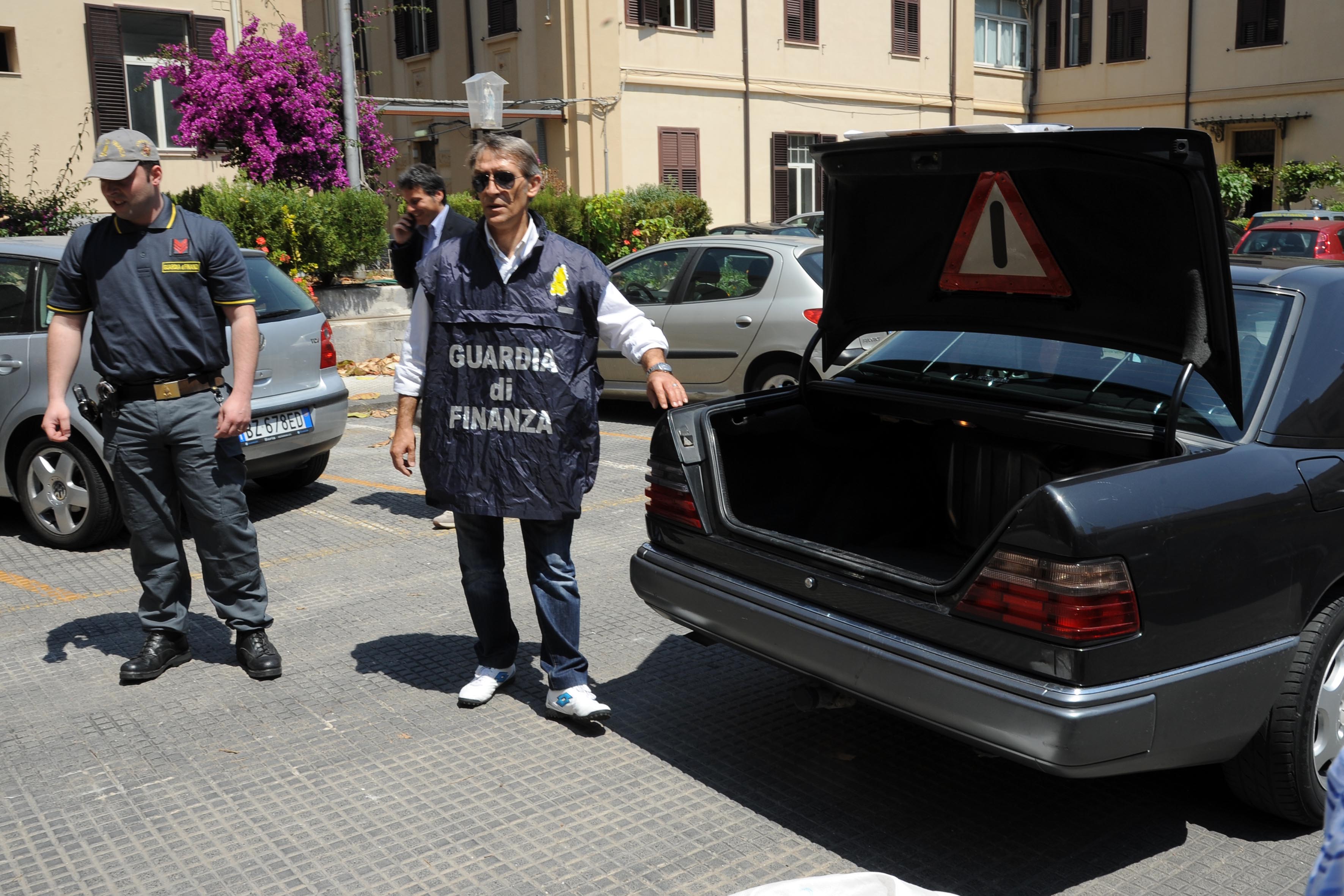 Minorenne tunisino scappa da Messina e viene intercettato a Civitanova mentre spacciava eroina