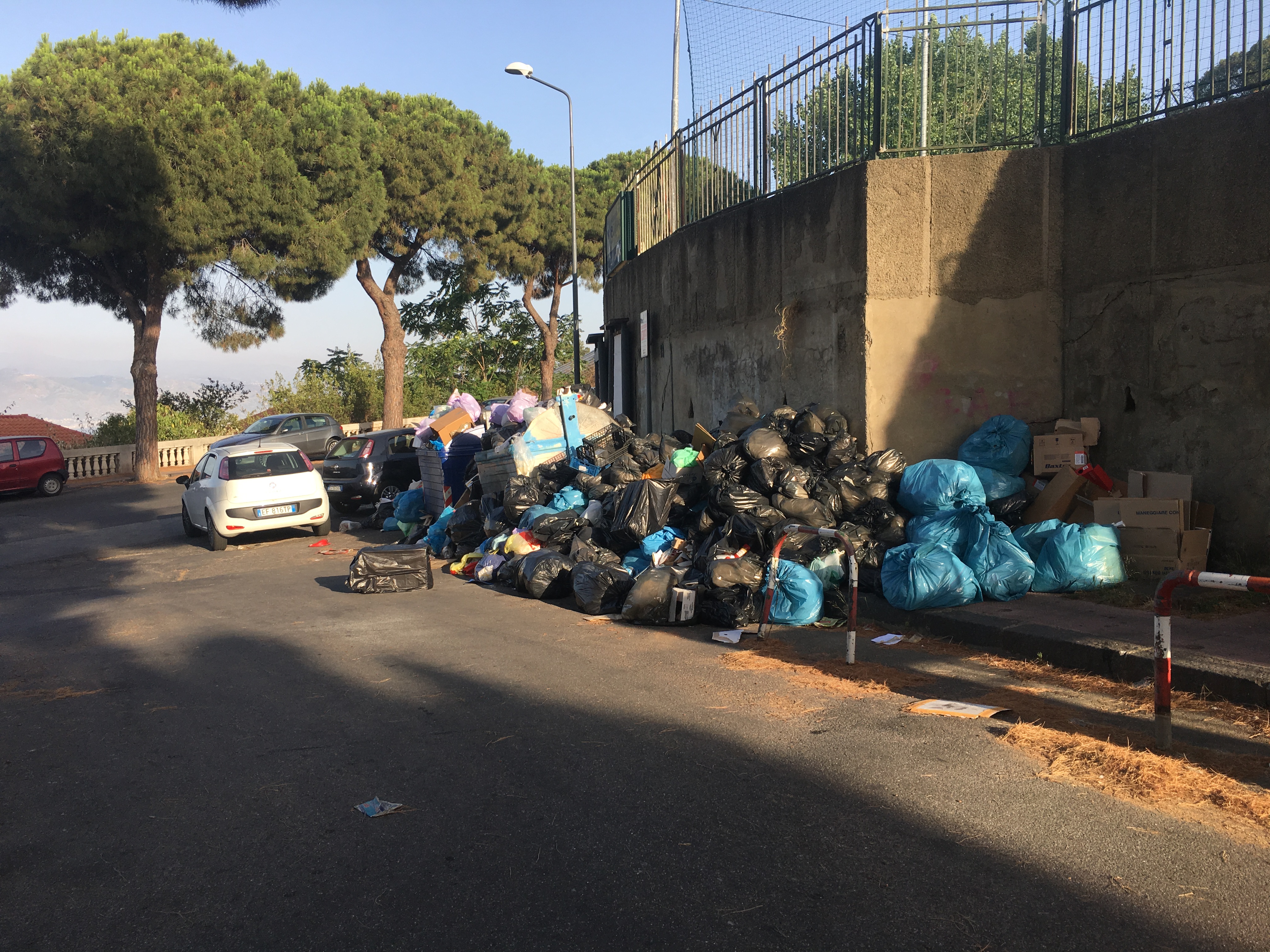 Ecco cosa offriamo ai turisti. Accorinti, non provi vergogna?