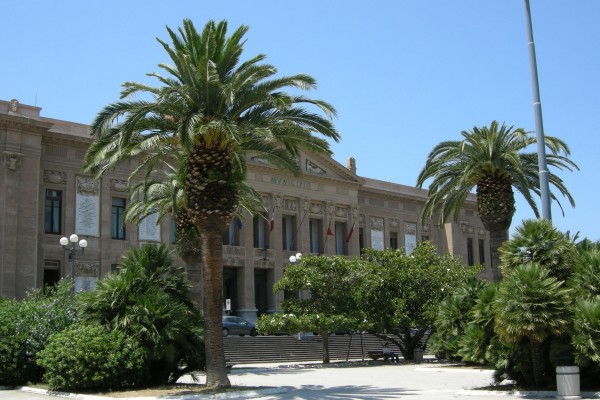 Civico Consesso ha i primi 23 esponenti. Formato da M5S, 3 liste al Centrosinistra e 3 al Centrodestra. 3 ex consiglieri da podio