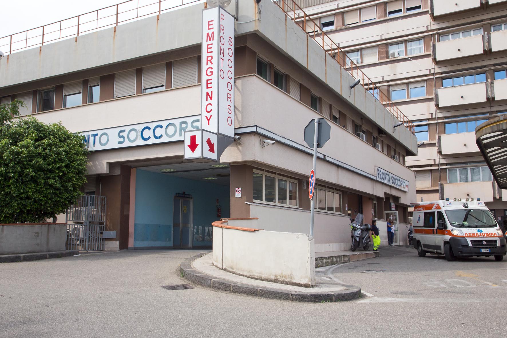 Cambia il servizio di vigilanza del Policlinico, 25 lavoratori a rischio