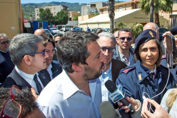 Caso "Diciotti": fascicolo sul ministro Salvini trasmesso a Palermo