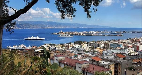 Annunci Garofalo su mezzi mare, “Spogliare chiesa per addobbo altare?”