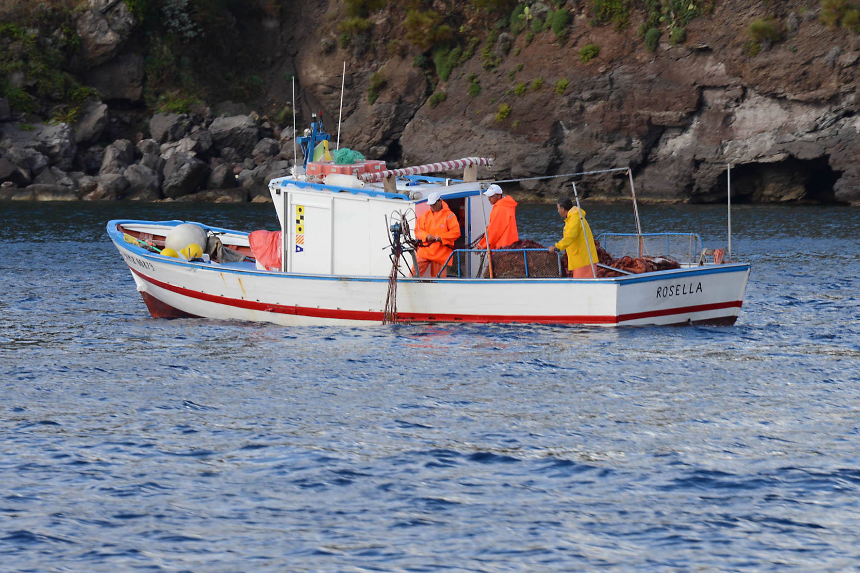 Lipari, almeno trecento pescatori al corteo
