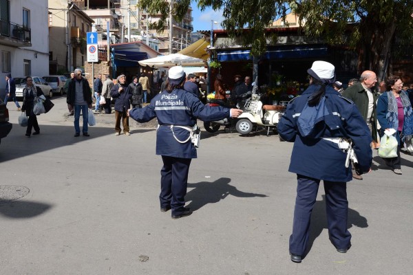 Assessorato aumenta sorveglianza su mercati, pescherie e macellerie. Niente slalom su normative rifiuti