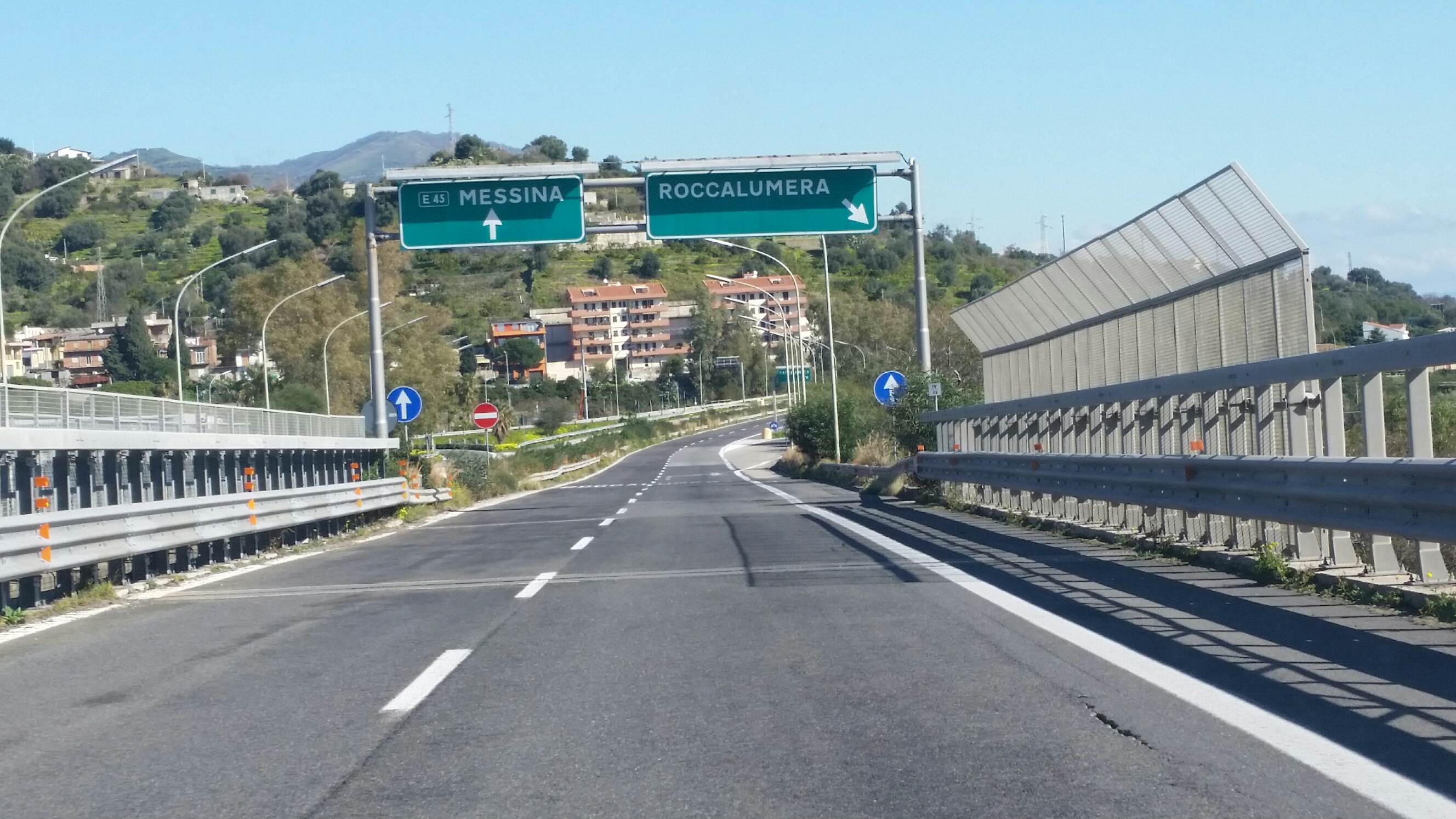 A18, avviata la manutenzione del verde in tutti gli svincoli autostradali