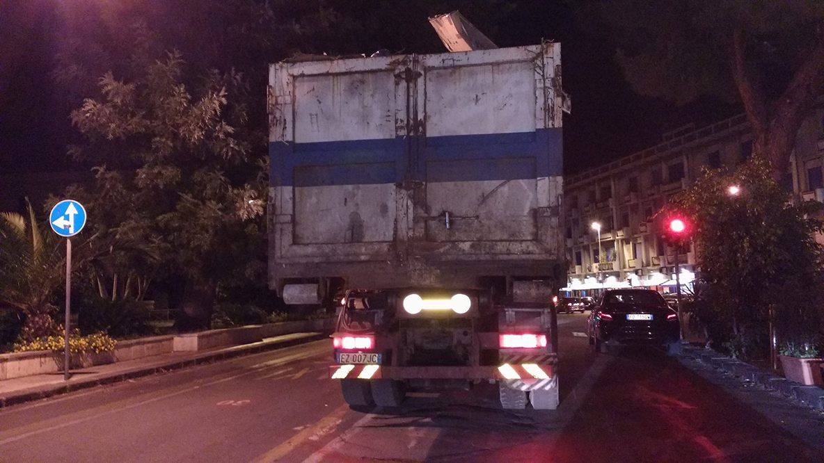 Caos rifiuti, Task Force assalirà zone più critiche tra viale Giostra e SS 114