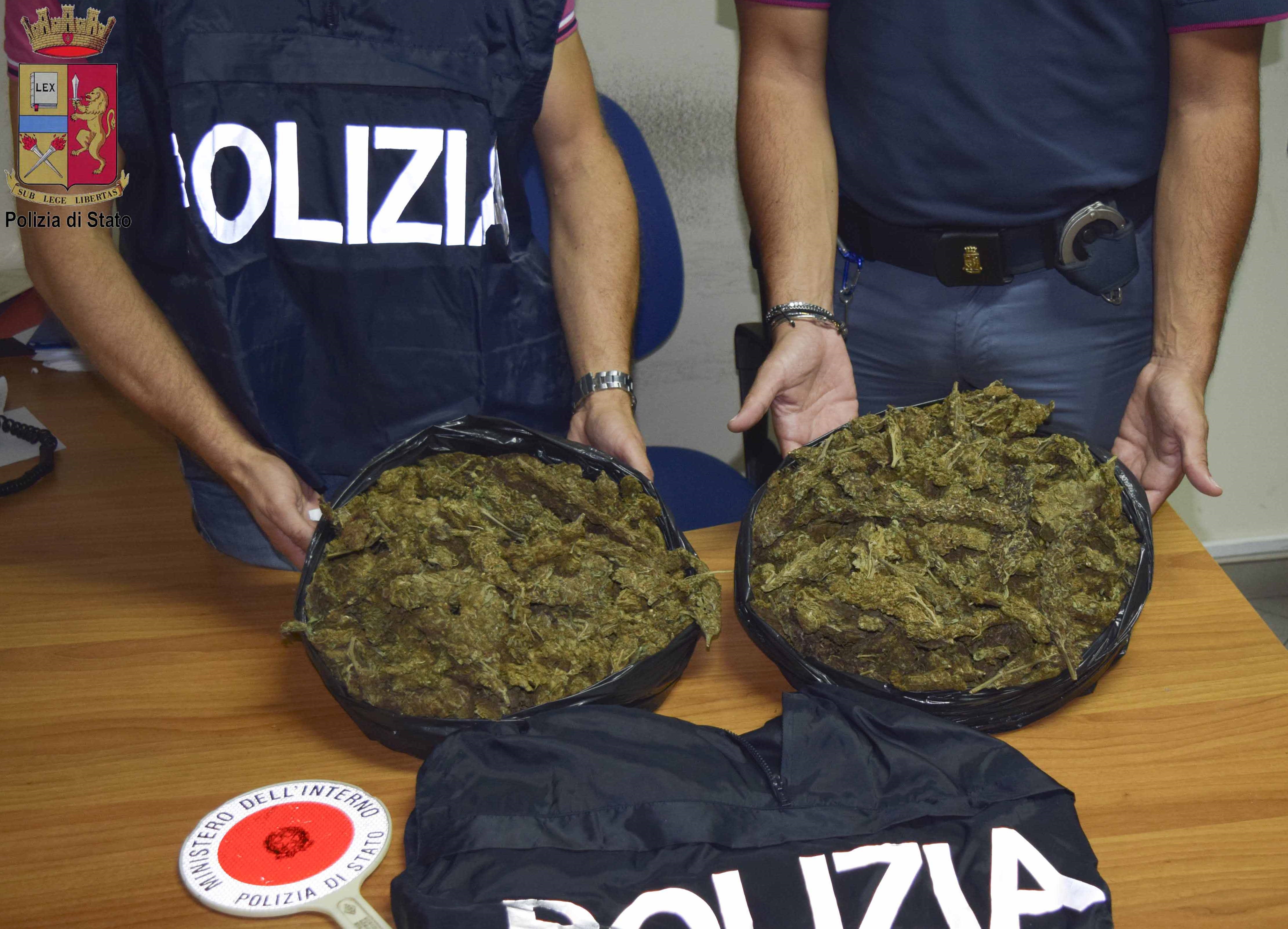 Nascondevano marijuana tra patate e cipolle, due arresti a Milazzo