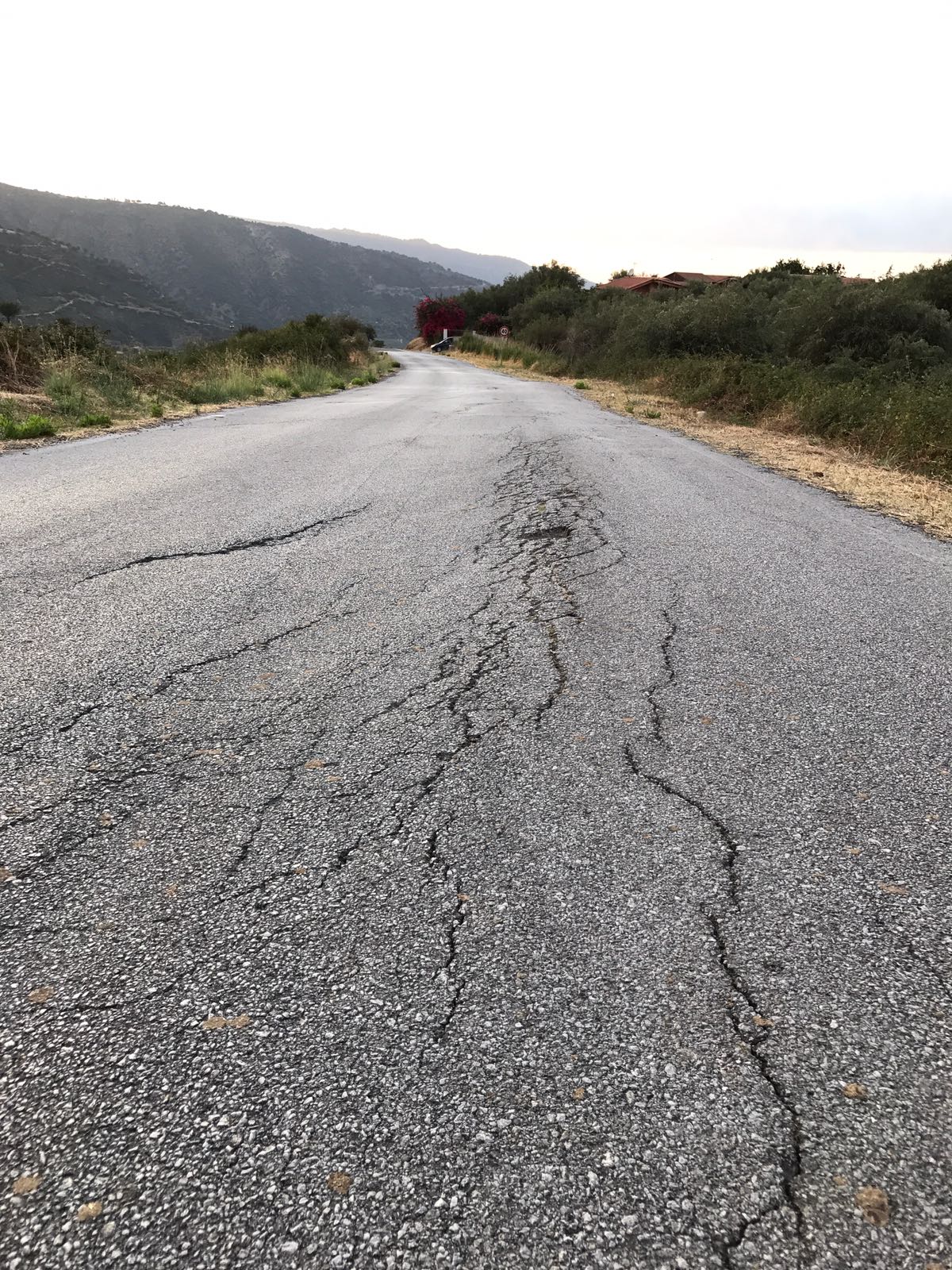 Ficarra, chiusa per frana la strada provinciale "Croce di Sauro"