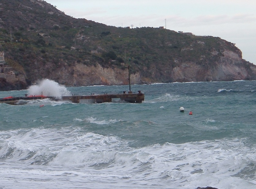 Maltempo Eolie, corsa straordinaria "Caronte&Tourist" per approvvigionamenti