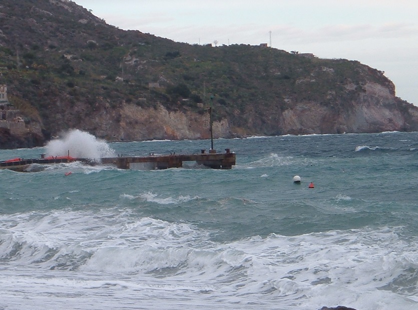 Maltempo: isolate Stromboli, Ginostra, Alicudi e Filicudi, mareggiata ad Acquacalda