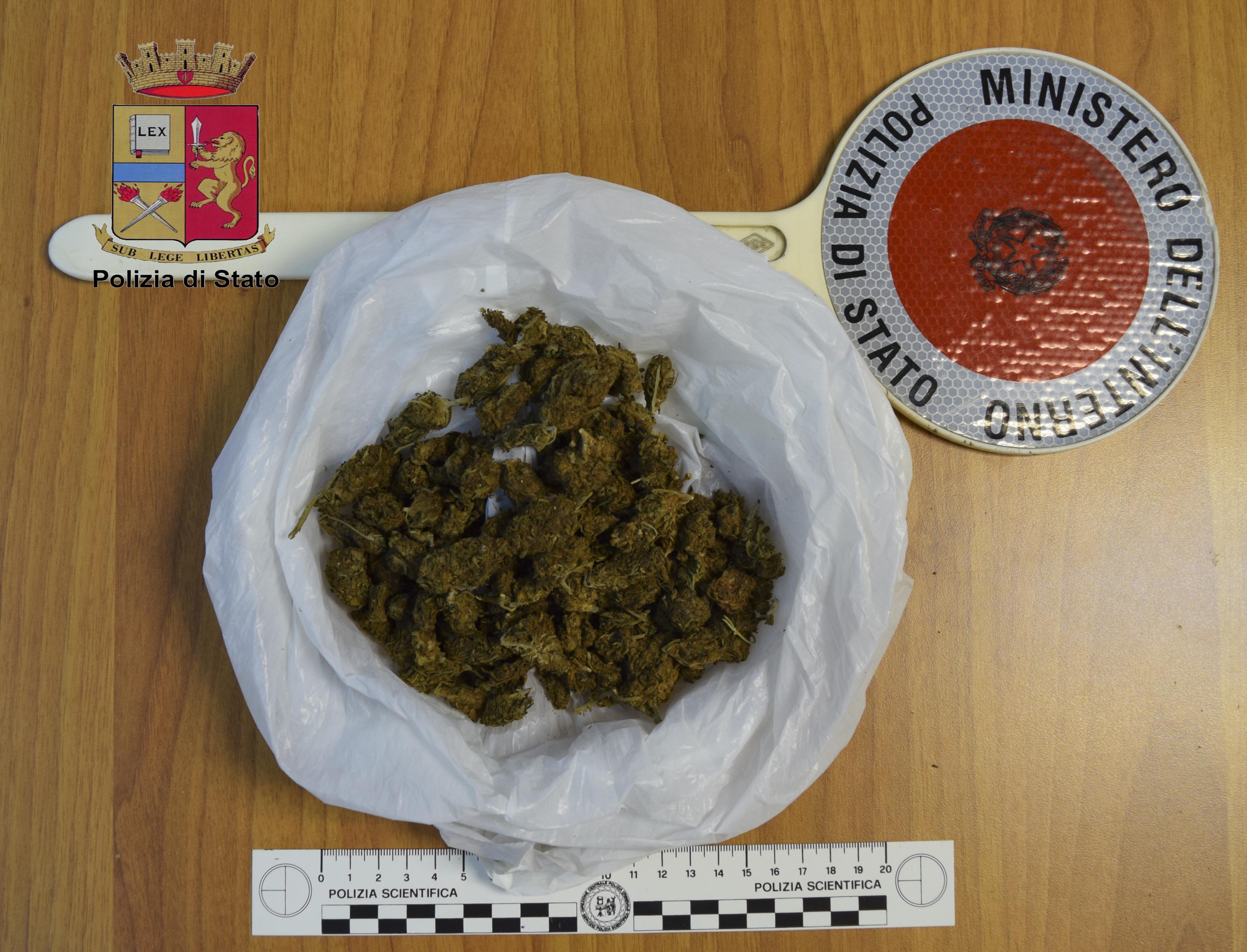 Detenzione e spaccio di droga: scattano due arresti a Milazzo