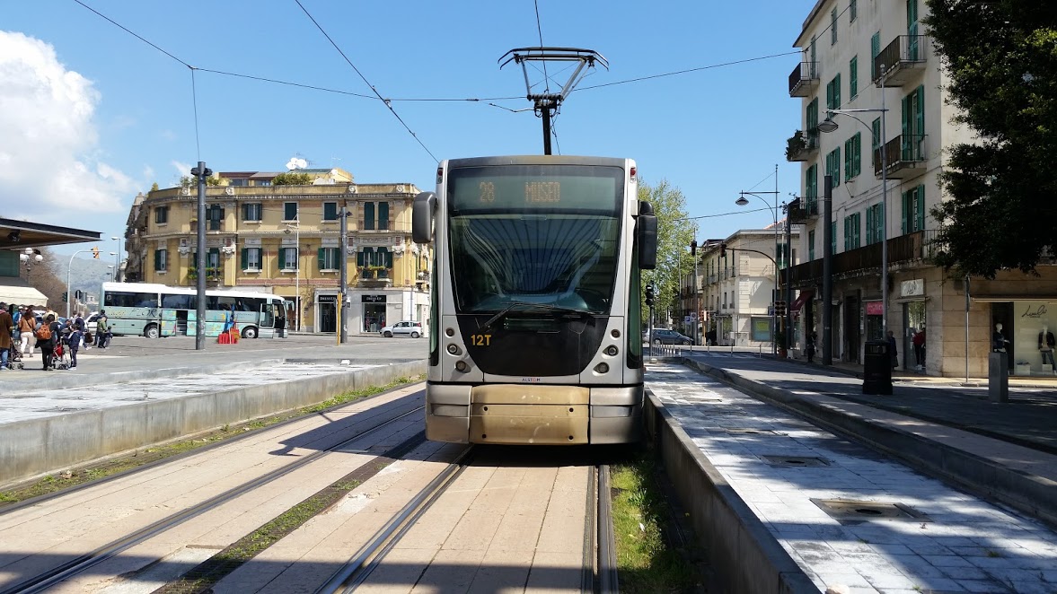 "Un solo tram in città, gli utenti sono infuriati"