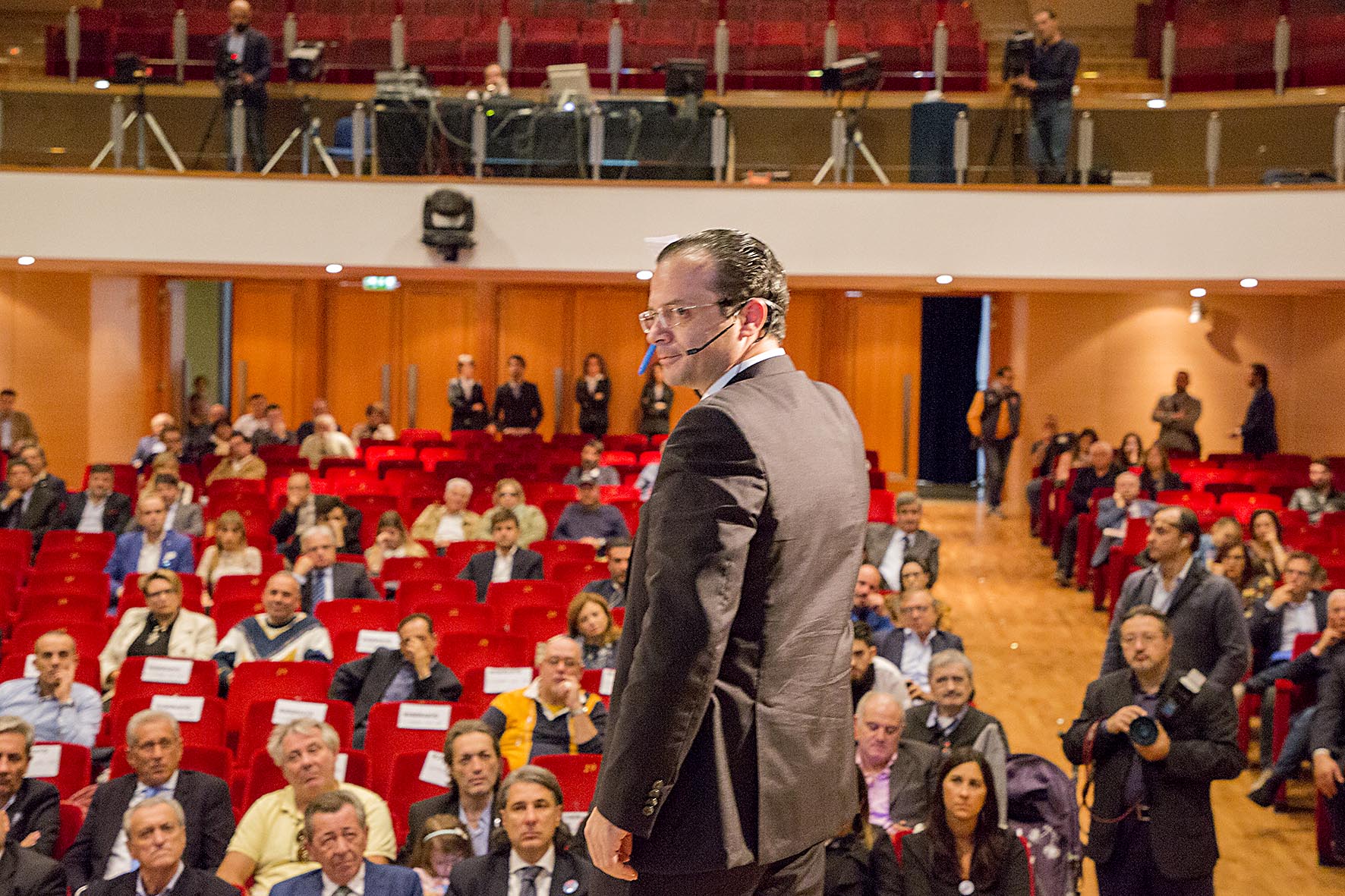 De Luca al Palacultura: Rapporto politico – burocrate è patologico. Comune-pastificio rispetti obiettivi annui, se no a casa