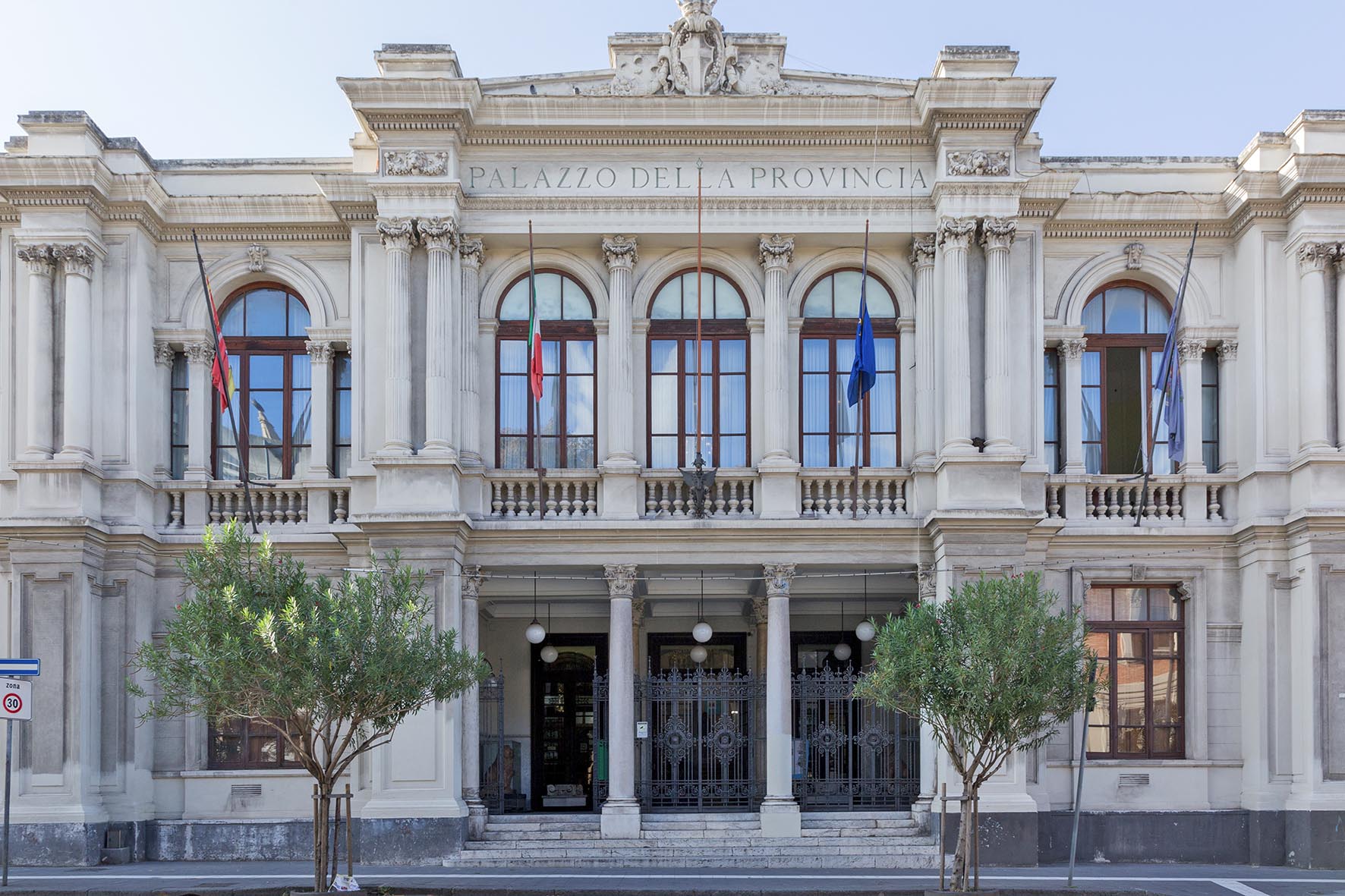De Luca pronto a rivoltare come un calzino Palazzo dei Leoni: risparmio da 170mila euro