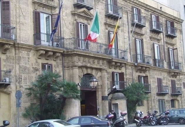 Regione (senza soldi) trova 48 milioni per premiare funzionari