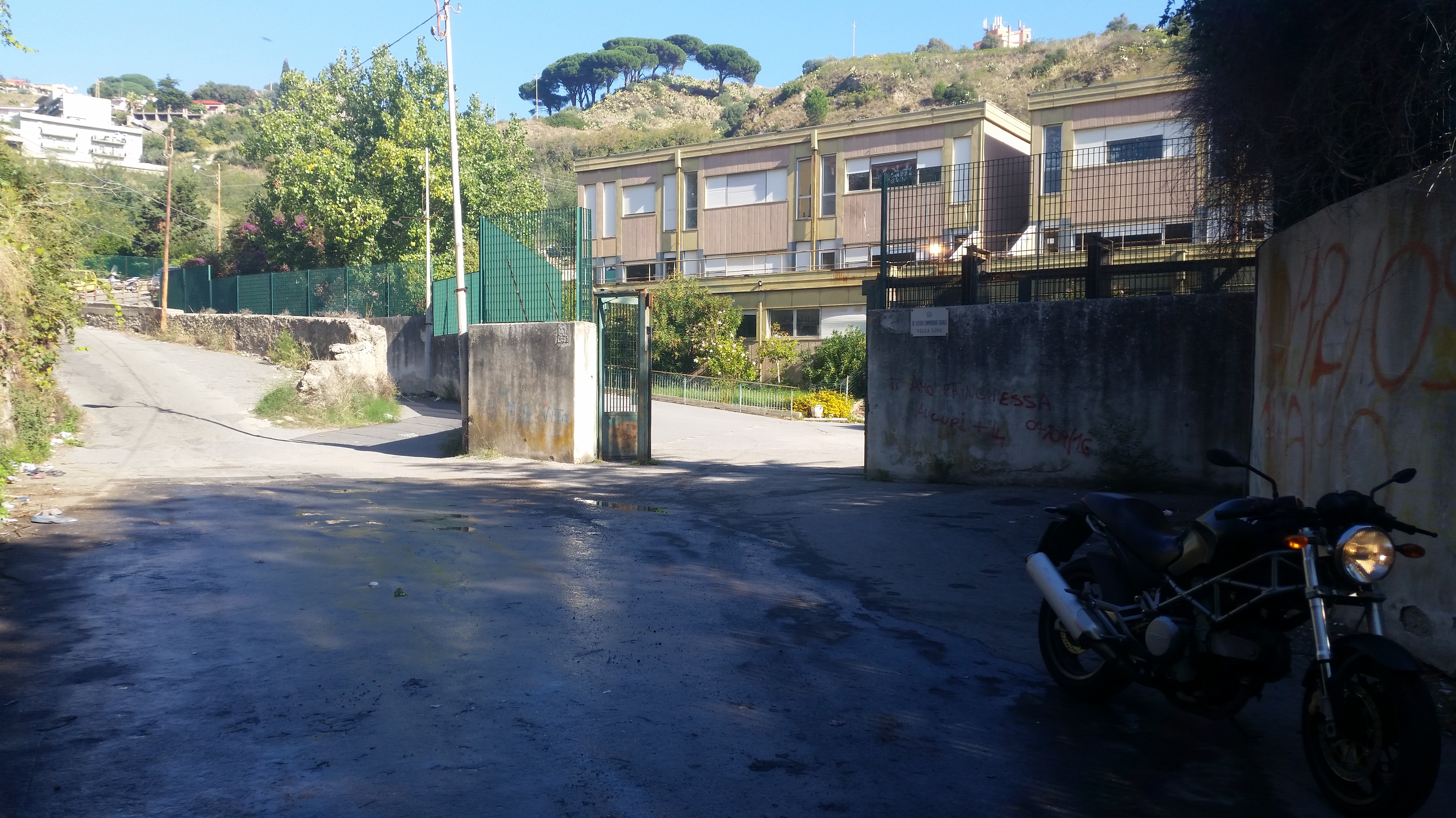 Villa Lina: degrado e inciviltà ad un passo dall'Istituto comprensivo