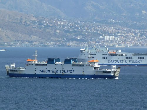 Longi (FdI) su fermo navi Caronte Isole