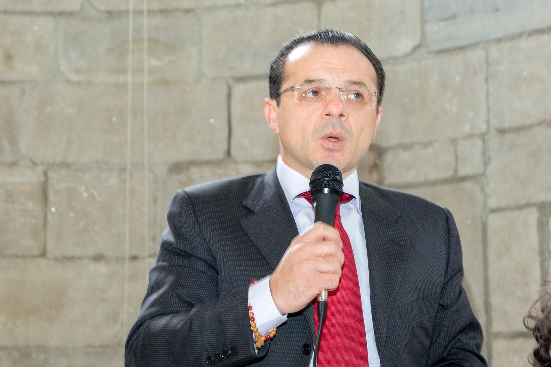 De Luca "bacchetta" Musumeci. "Non sfugga al dibattito"