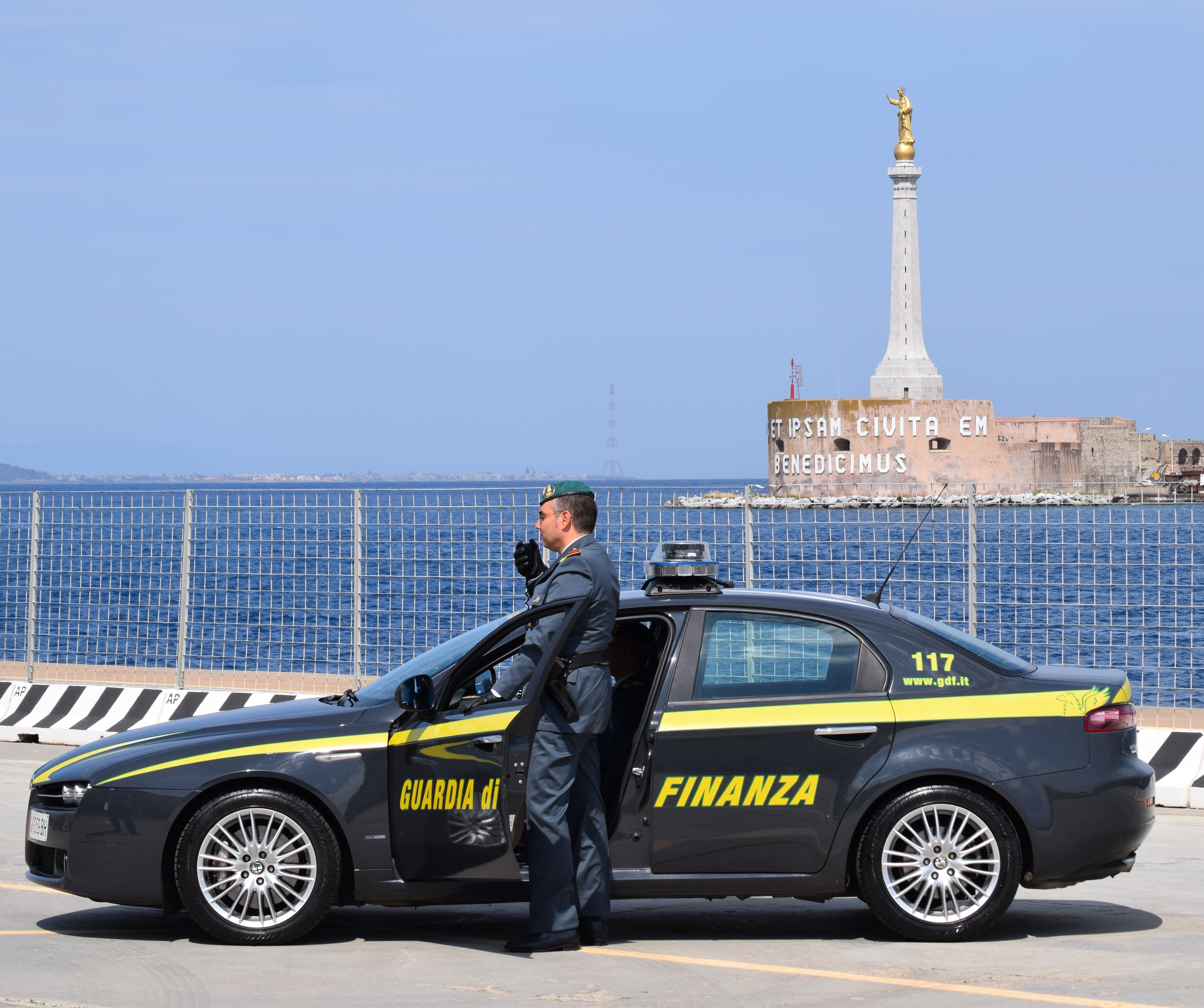 Droga sull'asse Albania-Puglia-Sicilia, 9 arresti