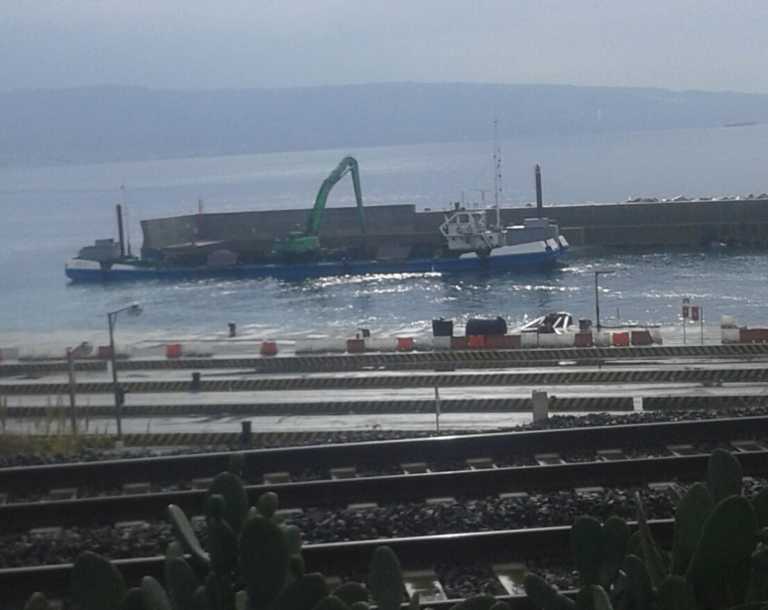 Porto di Tremestieri, l'insabbiamento è servito…