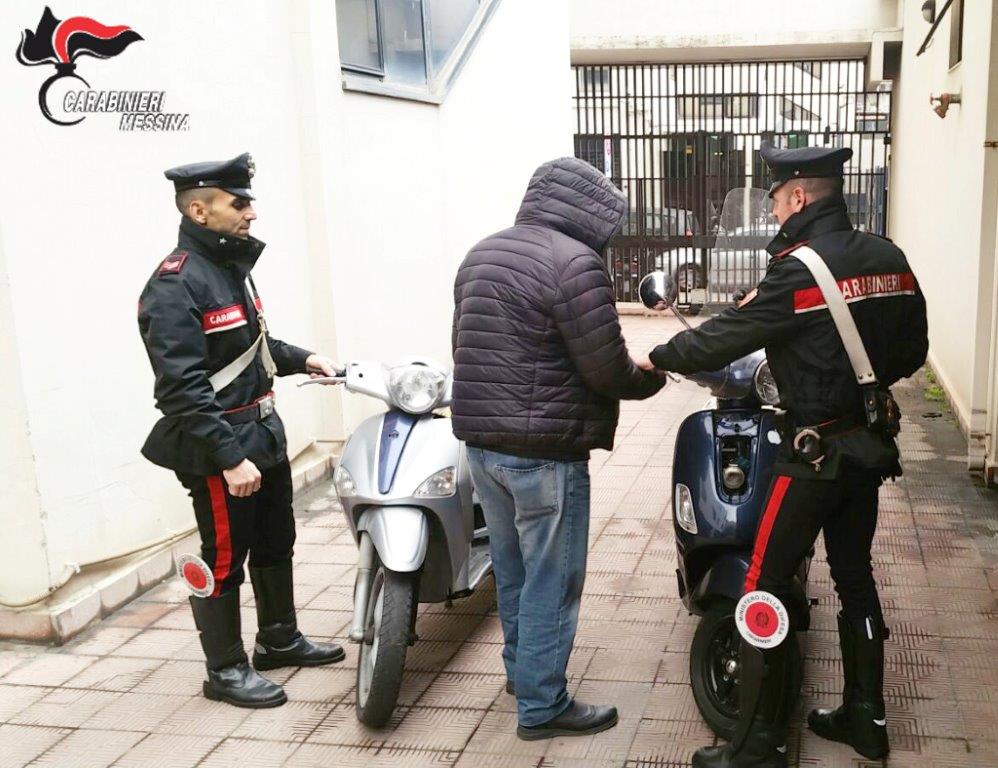 Erano intenti a rubare uno scooter, arrestati due giovani incensurati