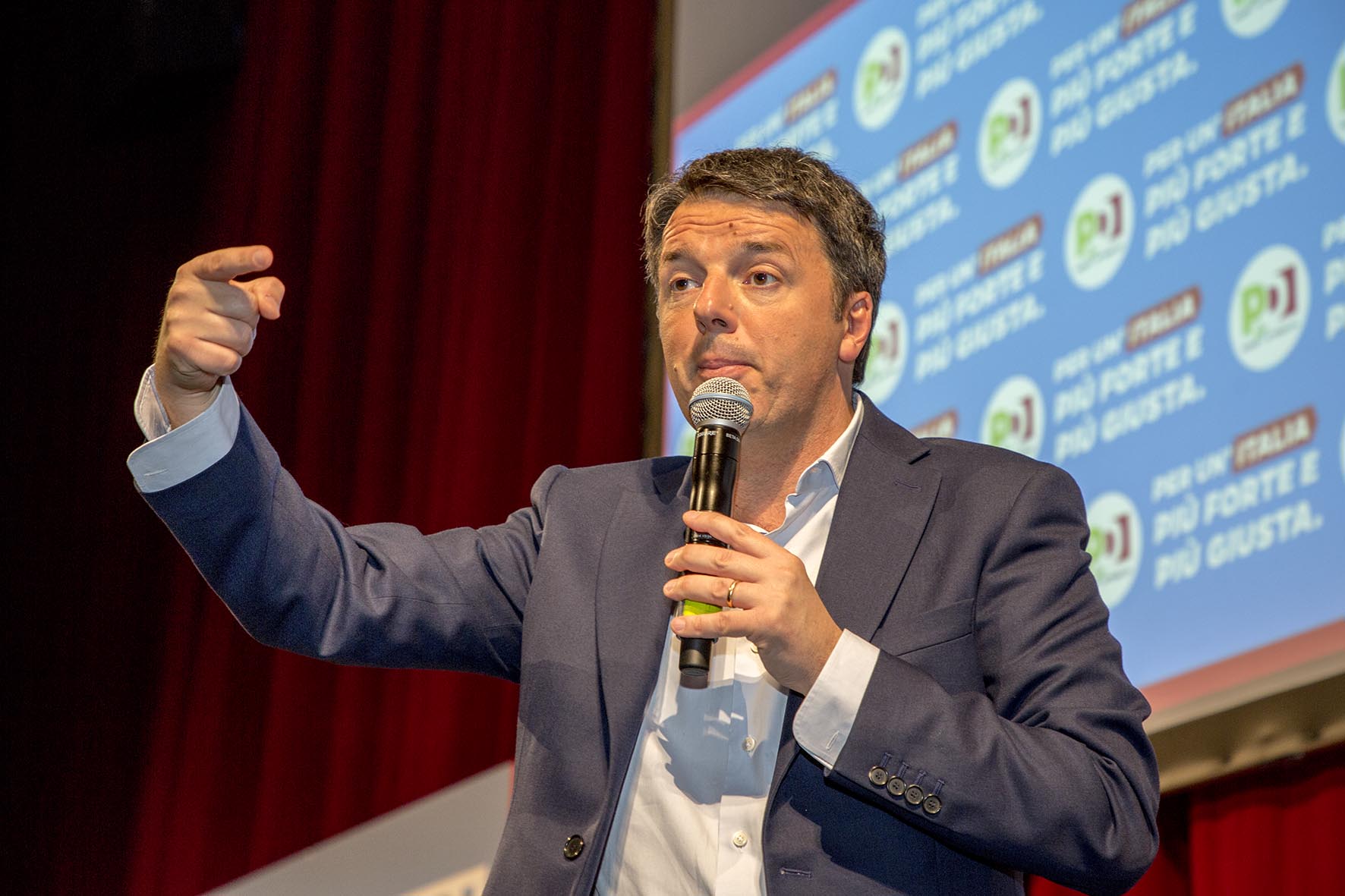 Renzi e Boschi apoteosi delle fake news. Di Pericle