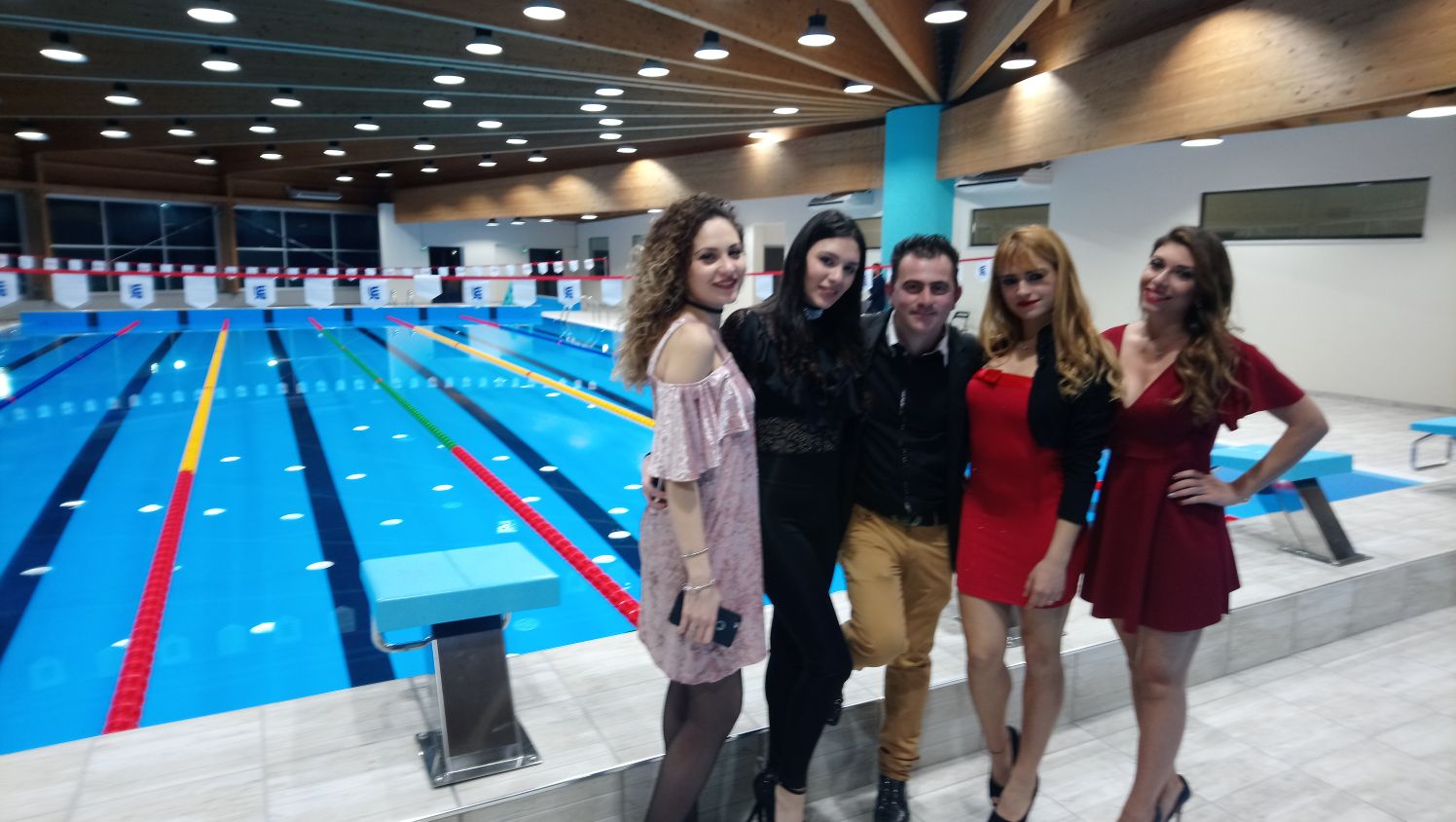 Giardini, inaugurata l'avveniristica piscina