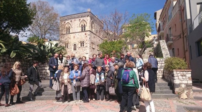 Tra torri e case gotico-catalane: Amici dello Jaci va in escursione nel Taorminese