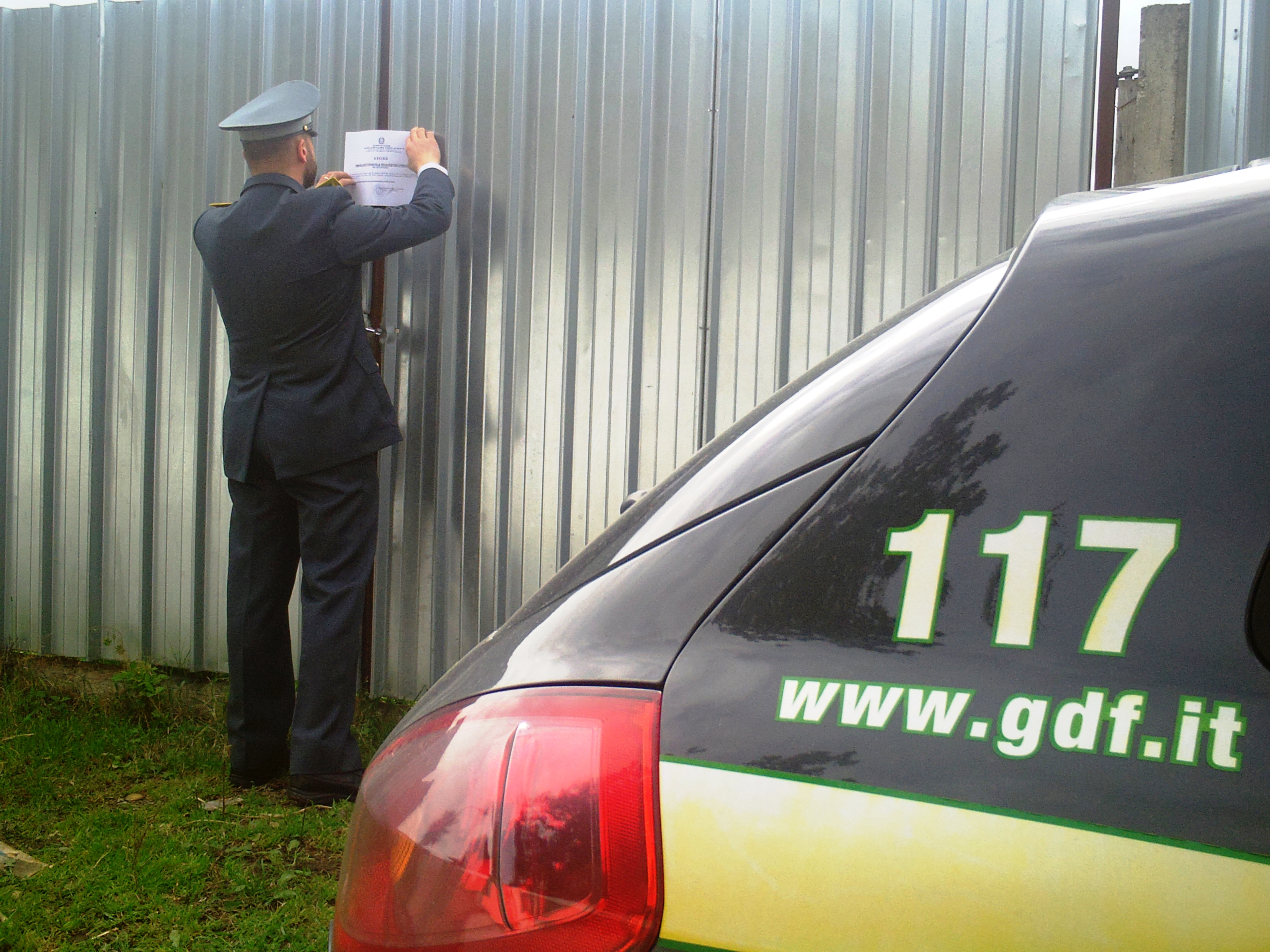 Evasione fiscale, la GdF sequestra beni per mezzo milione di euro