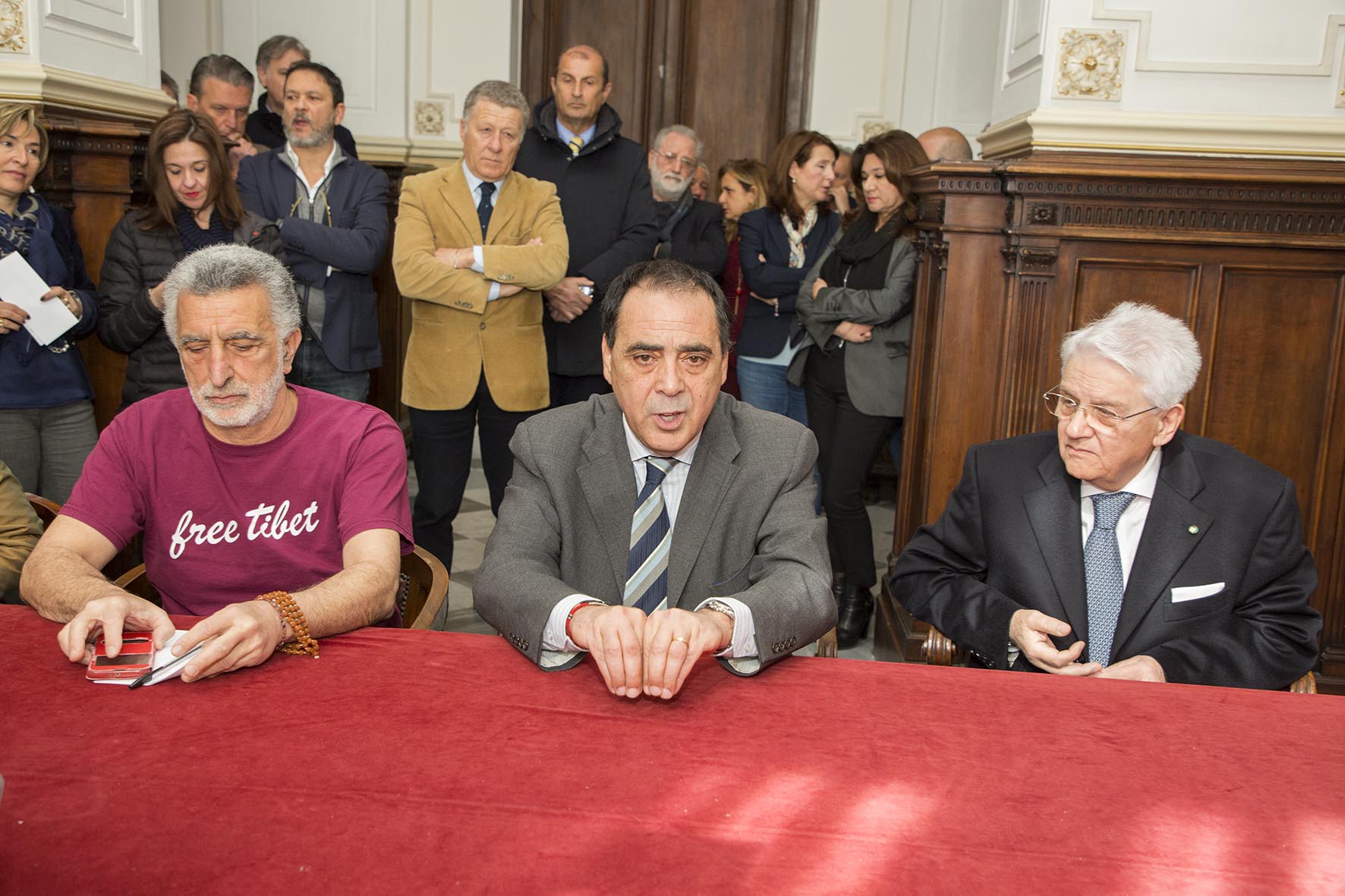 Palazzo dei Leoni è di nuovo “casa Accorinti”, il sindaco “al quadrato” si accompagnerà a Ribaudo – Commissario