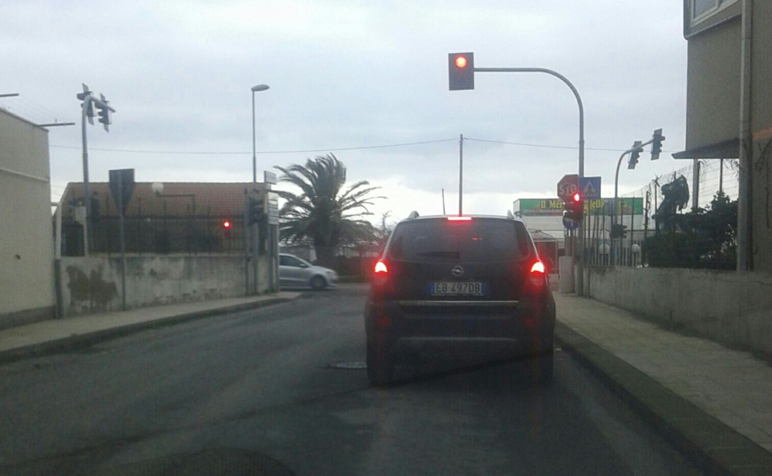 Santa Margherita: ripristinato il semaforo, andrà in tilt al prossimo temporale?