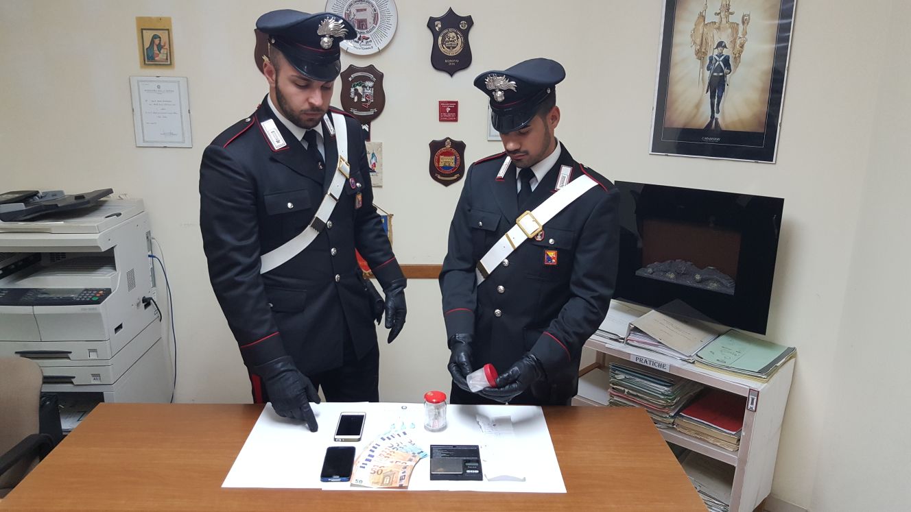 Taormina/Giardini Naxos/Gaggi. Carabinieri aumentano controlli. Beccati giovani pusher