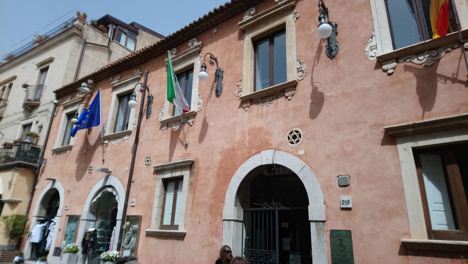 Palazzo dei Giurati, Impregilo batte cassa