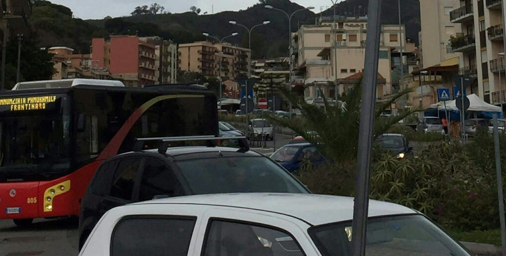 Voleva scendere fuori fermata, autista Atm aggredito