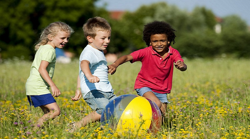 Bimbi potranno giocare nel rispetto del loro diritto in aree pubbliche, approvata delibera