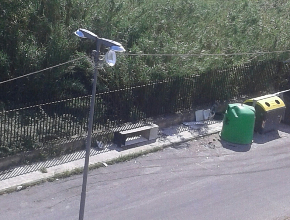 Illuminazione pubblica fatiscente, Messina si "spegne" nell'indifferenza