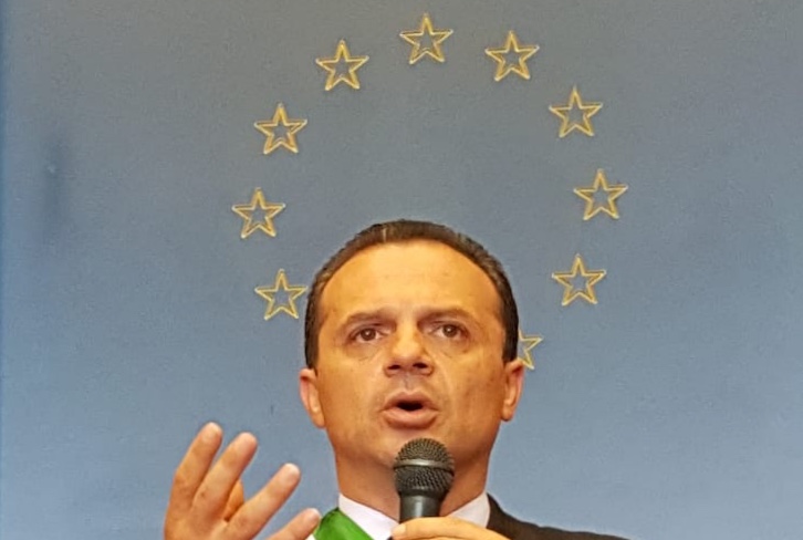 Il sindaco: Farò il ponte sullo Stretto e lo chiamerò De Luca