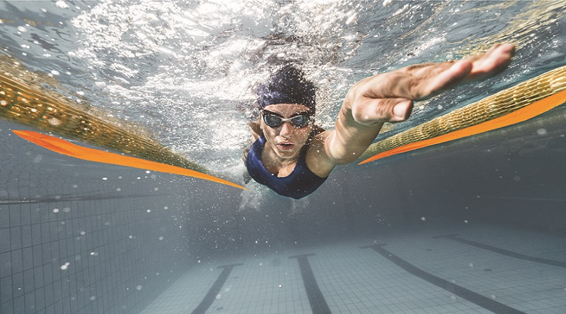 Cristina attraversa lo Stretto di Messina malgrado… Sfida a nuoto promossa da Aism