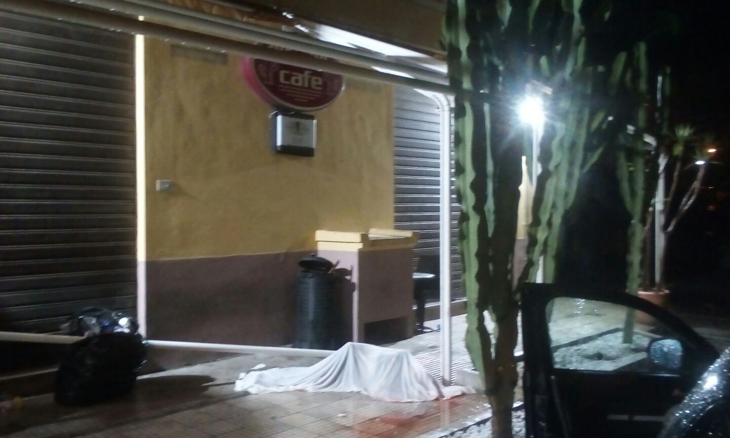 Si lancia dal quarto piano, pensionato muore sul colpo