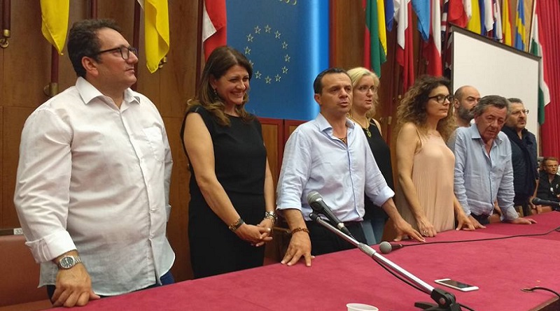 De Luca diffida dirigenti ad essere reperibili oltre al turno lavoro. Solo dopo Organismo Valutazione per inefficienza o Ufficio Disciplinare