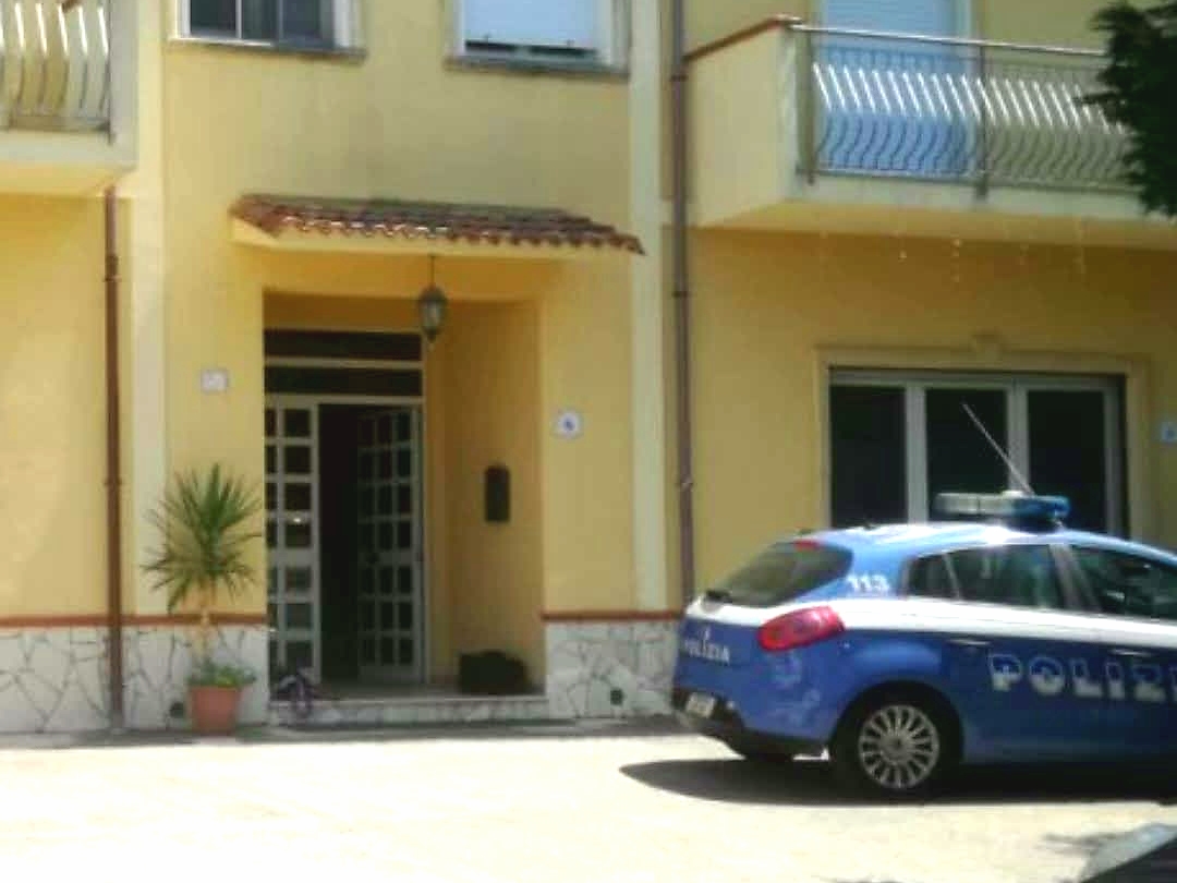 Omicidio-sucidio nel messinese: strangola l'ex moglie e poi s'impicca. C'era denuncia per maltrattamenti