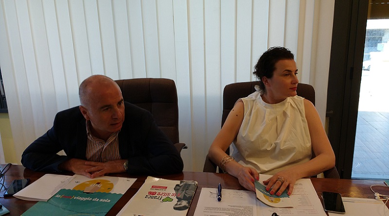 Perché tutte le donne possano viaggiare da sole, navi Caronte & Tourist si vestono "di rosa" ad agosto accanto a Posto Occupato