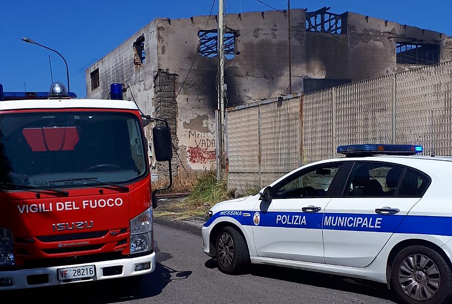 Maregrosso, ancora un capannone in fiamme