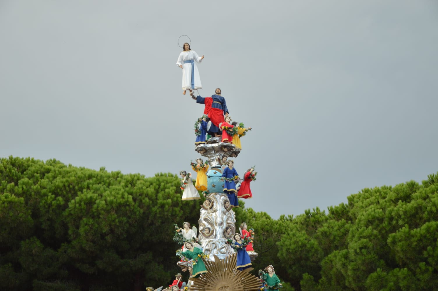 Vara, rimosse le fioriere in via Garibaldi. I commercianti: "Potevano avvisarci"