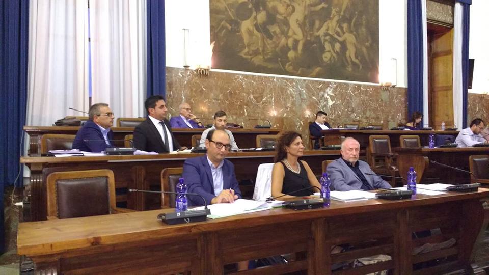 Braccio di ferro Consiglio – De Luca, “Aula non fornisca pretesti all’Amministrazione e De Luca non cavalchi onda del momento”